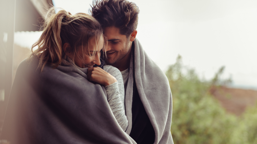 Ces 4 signes du zodiaque donnent les hommes les plus collants en amour